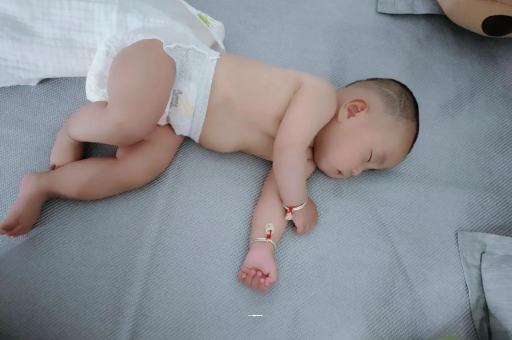 五家渠怀孕多久肚子会胀气